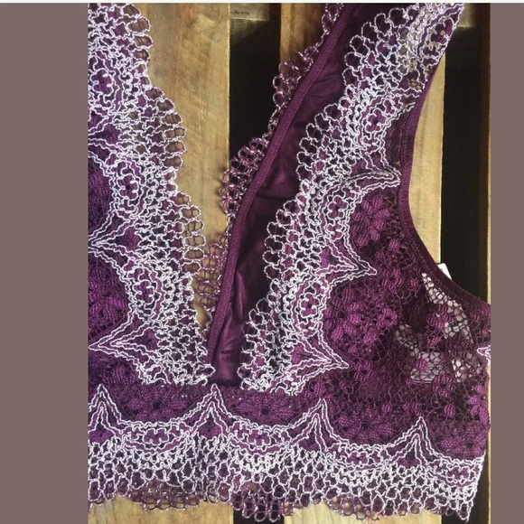 Body By Victoria Secret Plunge lace Crossdye bra - Picture 7 of 8
